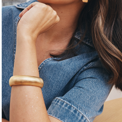 Charlotte Ribbed Bangle (Gold)